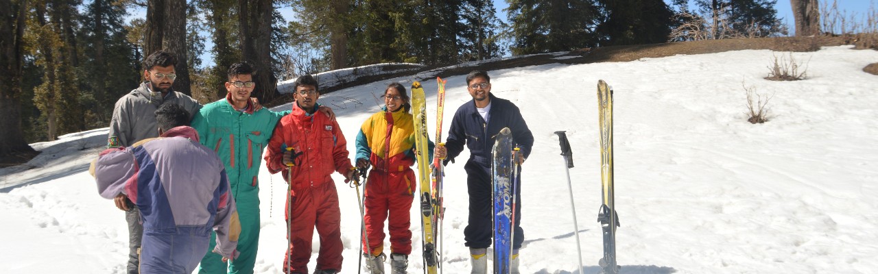 Skiing in Narkanda